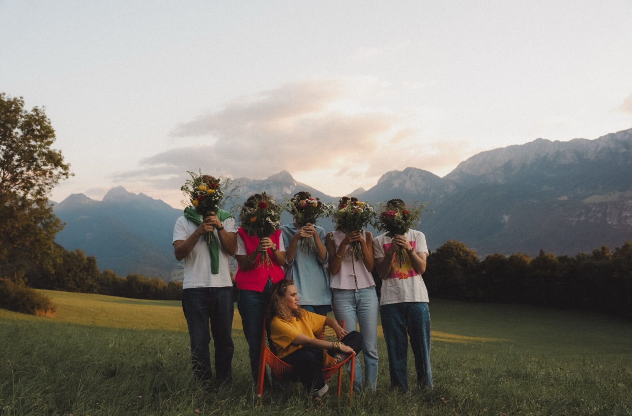 A group workshop in the mountains, everyone holding their bouquet
