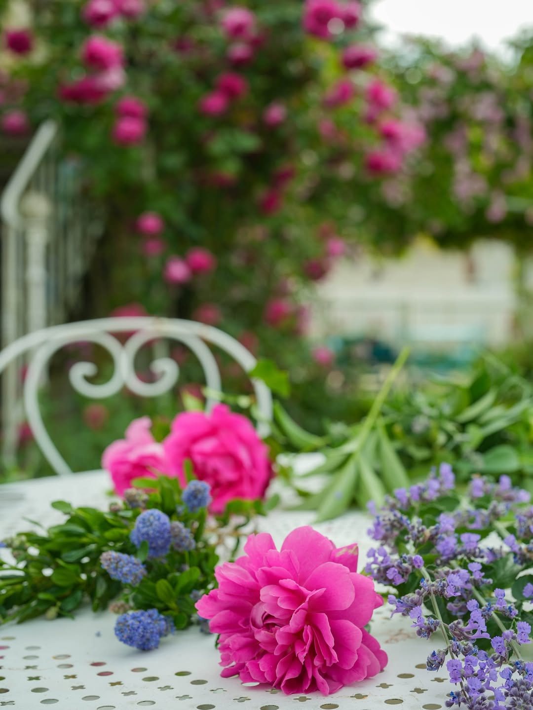 A seasonal composition on the atelier bench